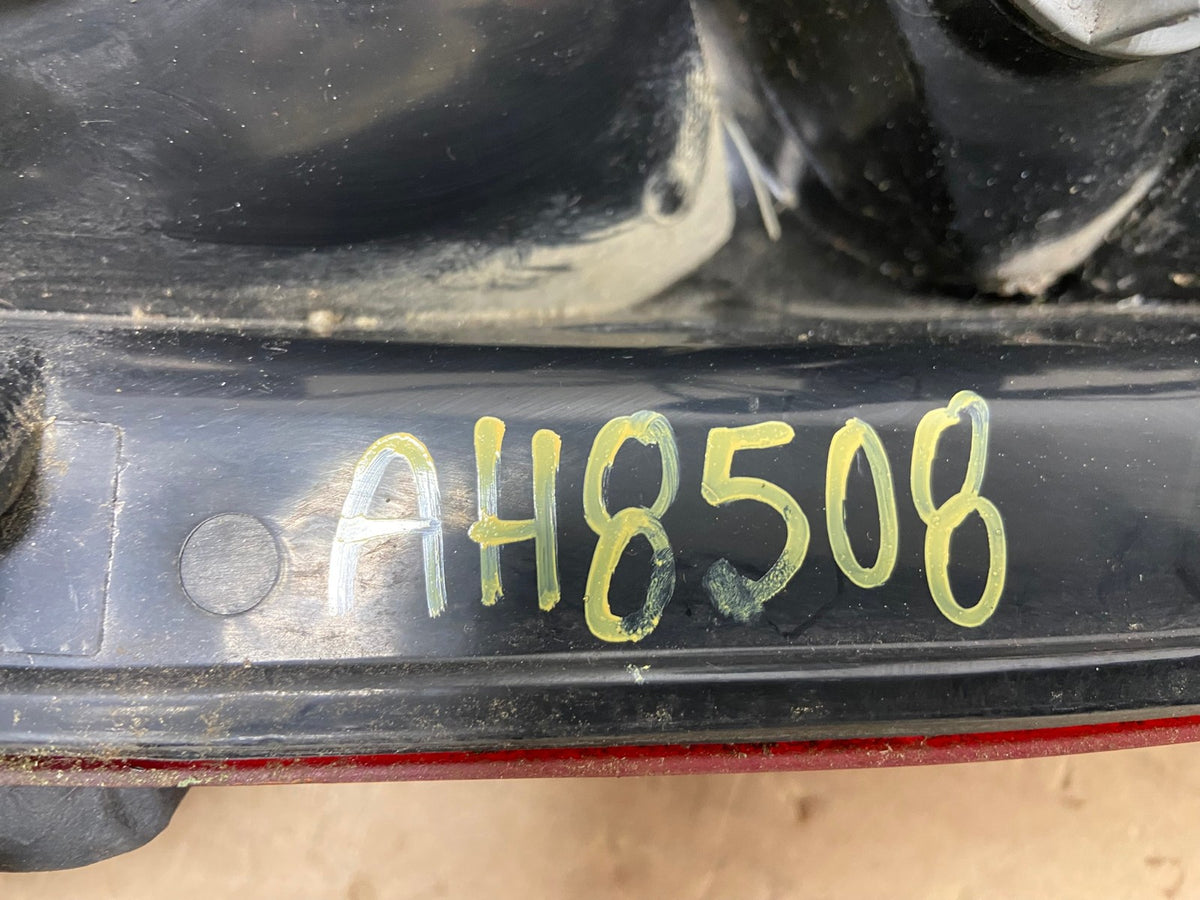 2002 2003 2004 Nissan Xterra Left Driver Side Tail Light AH8508 LK5