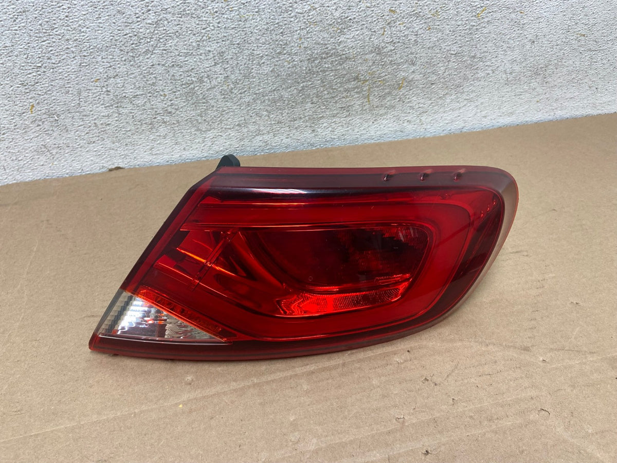 2015 2016 2017 Chrysler 200 Sedan Right Passenger Side Tail Light AH9353 LK0