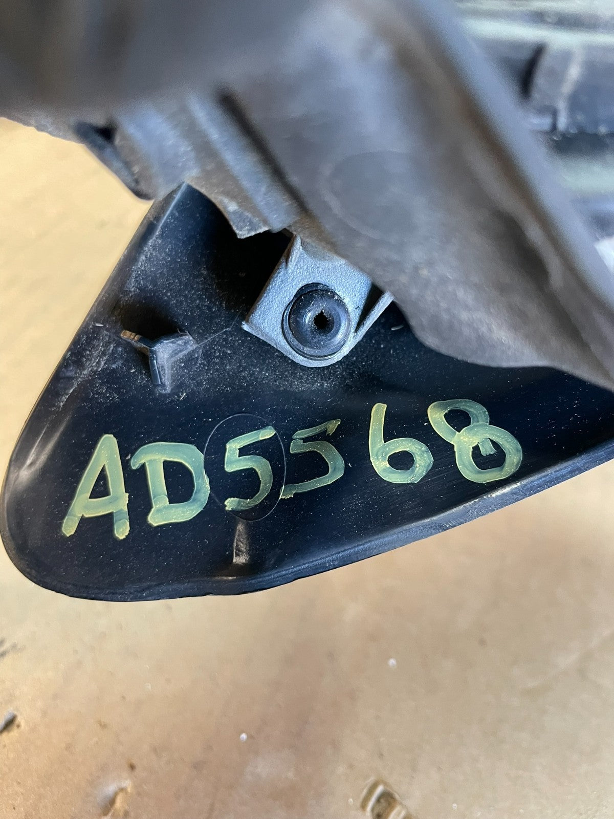 2001 to 2005 Volvo XC70 V70 Left Driver Side View Mirror AD556810