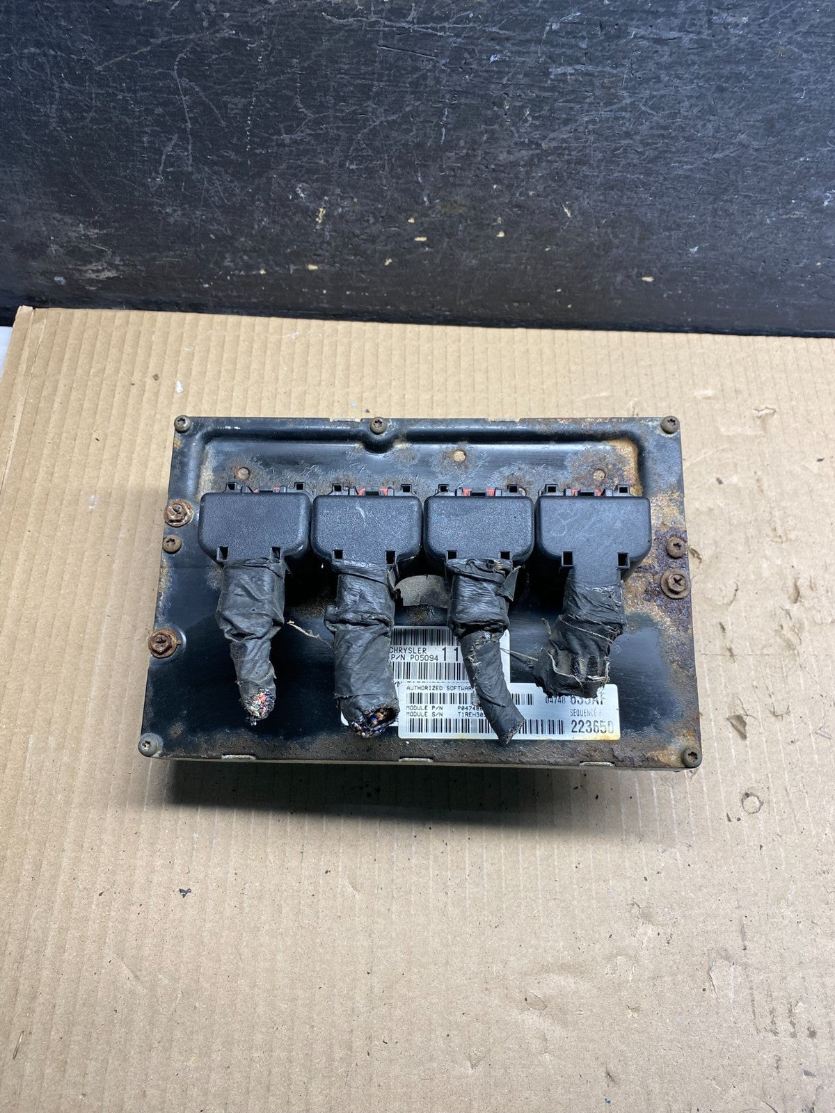 2005 Chrysler Caravan 3.3L Engine Control Unit ECU P04748635AF ah7394 DG0