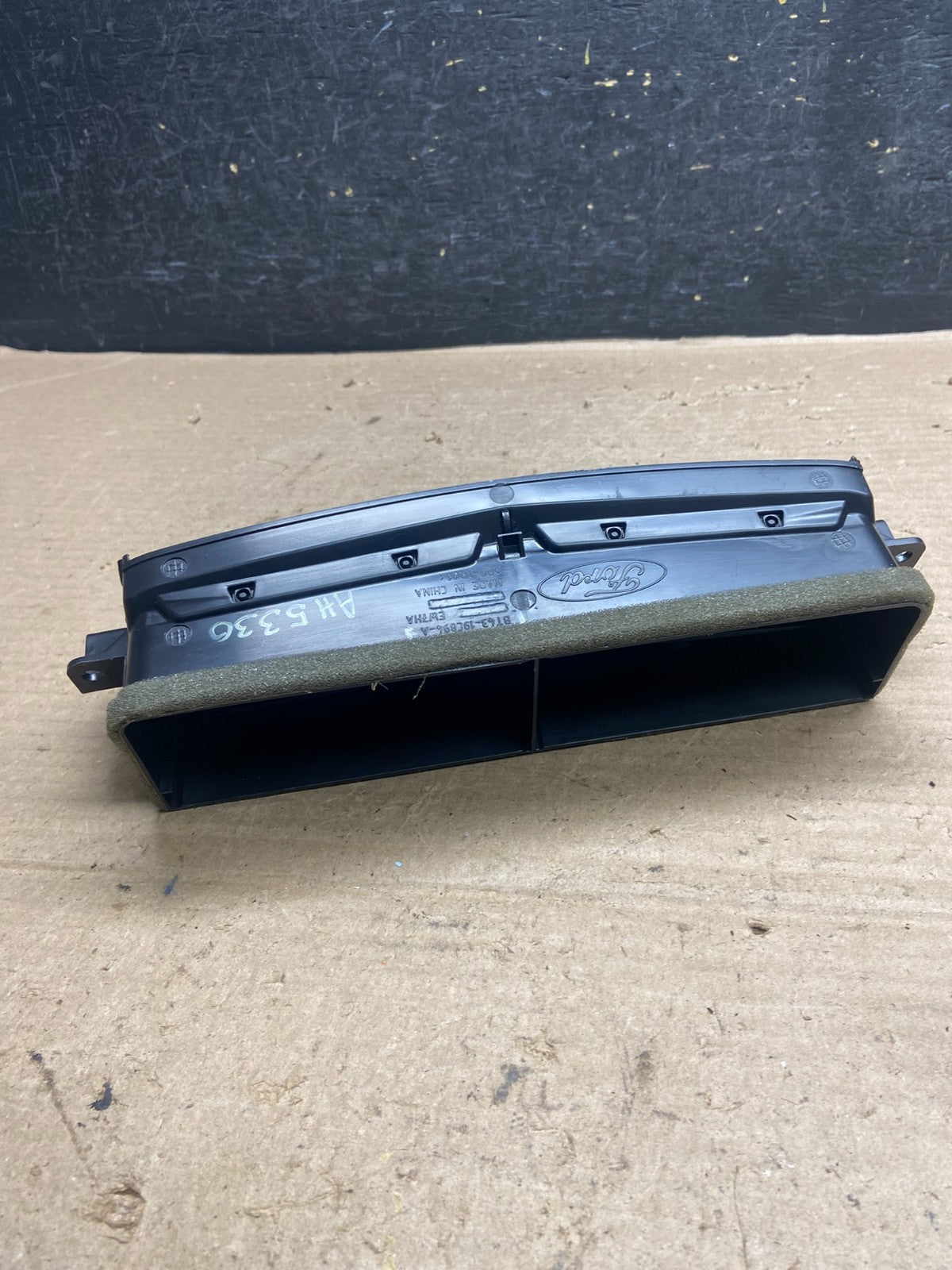 2011 to 2014 Ford Edge Center Dash Radio Panel Air Vent ah5330 DG3