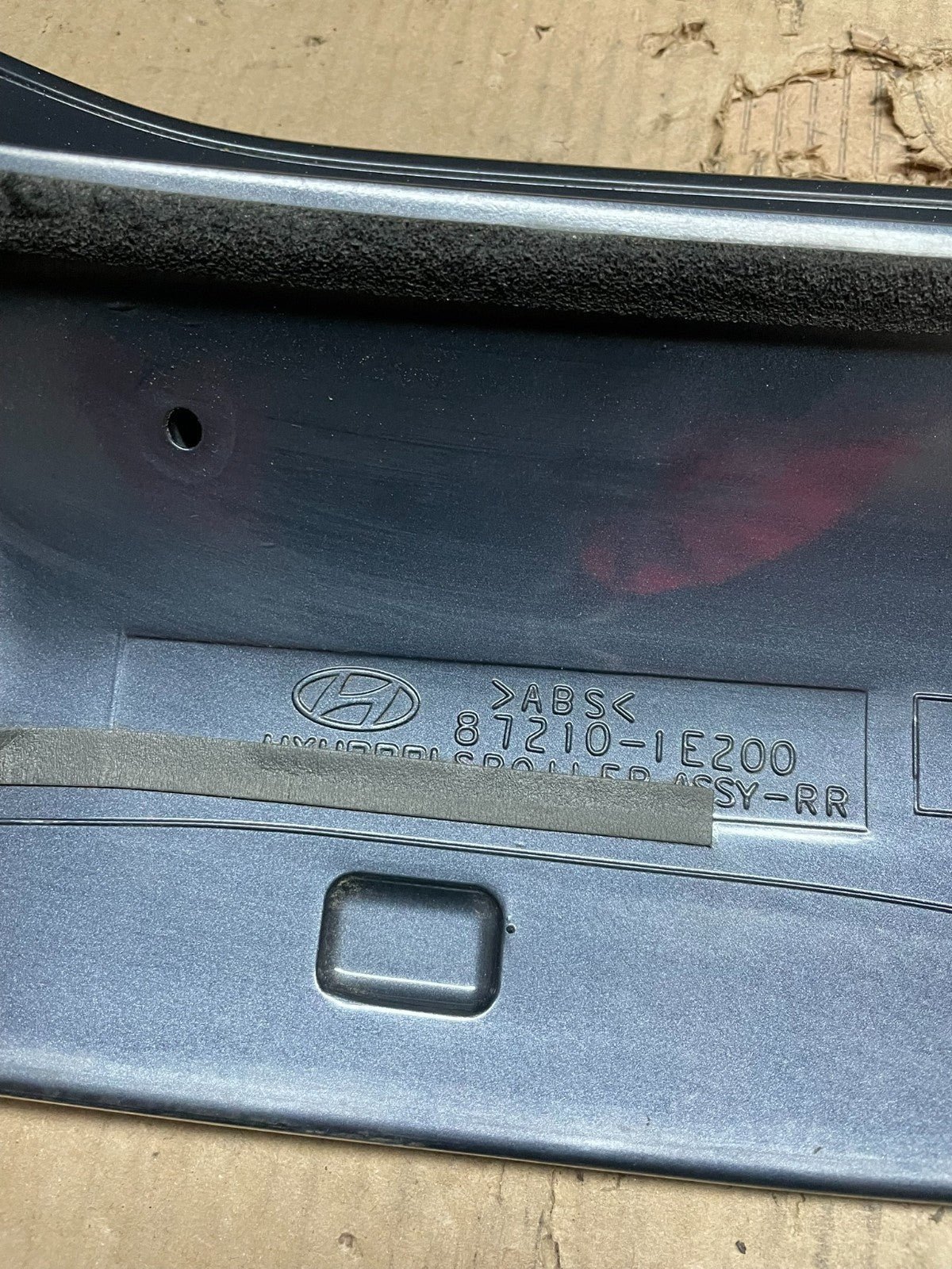 2005 to 2011 Hyundai Accent Trunk Lid Hatch 3rd Brake Light Spoiler V6795 DG9