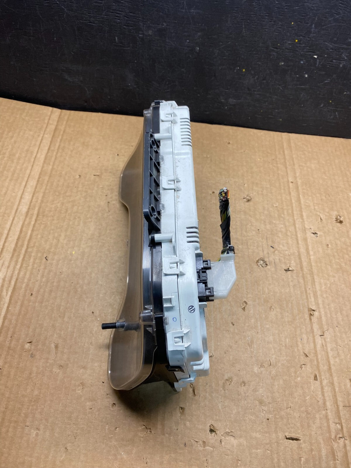 2011 Ford E150 E250 E350 VAN Gauge Speedometer Cluster H8099 DG15