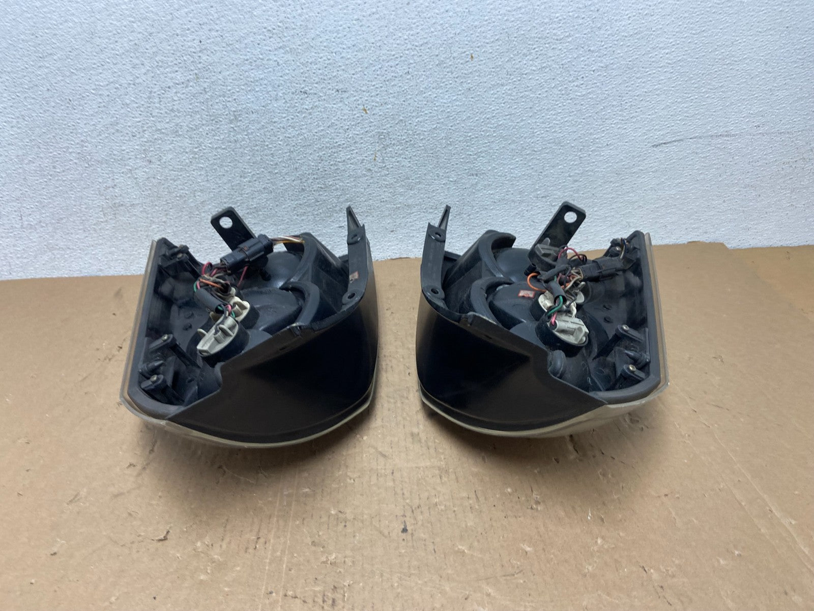 2005 to 2009 Hyundai Tucson Left+Right Side Black Tail Lights AD8052 DG10