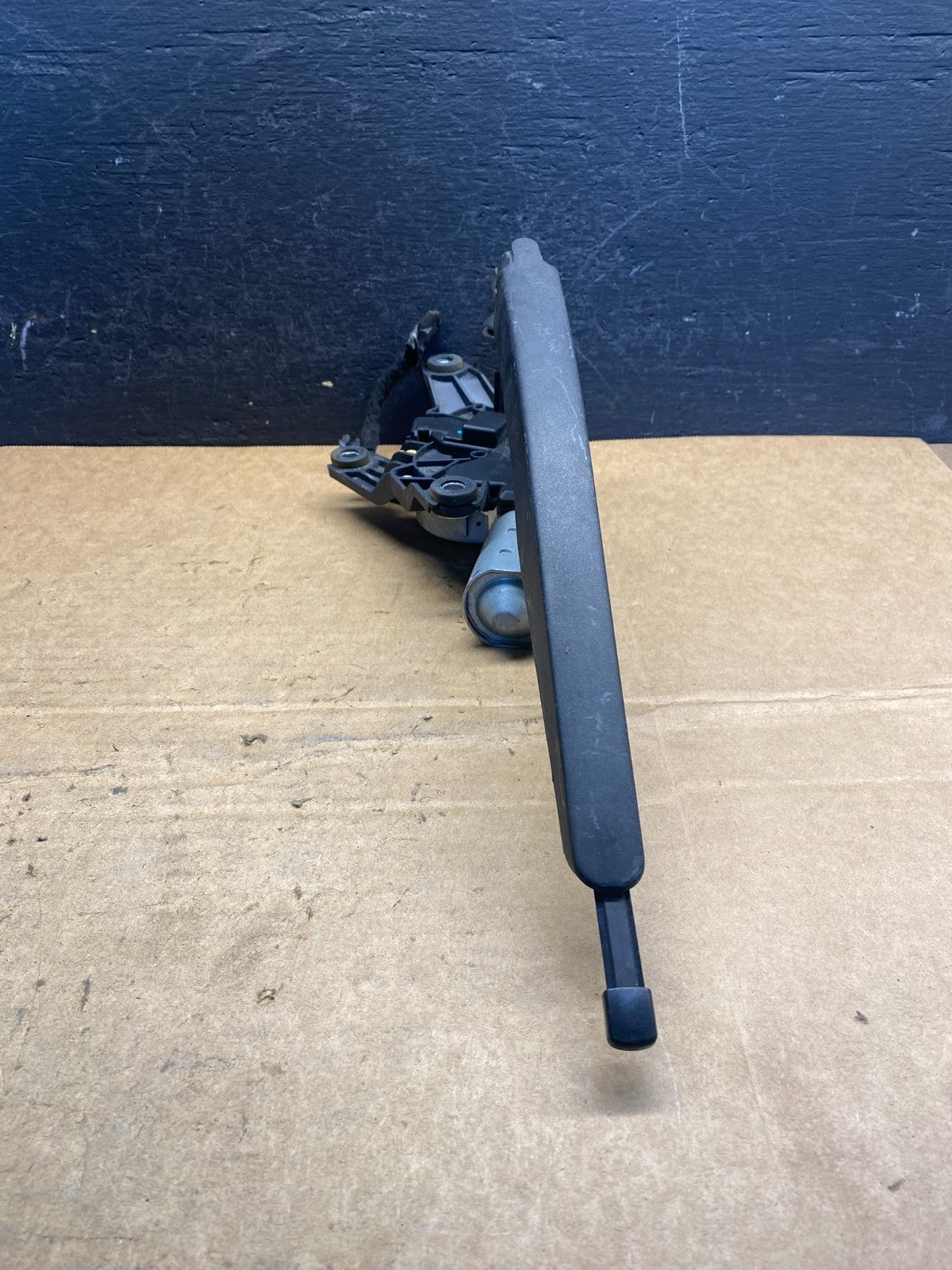 2020 to 2023 Ford Explorer Rear Windshield Wiper Motor ad7407 DG2