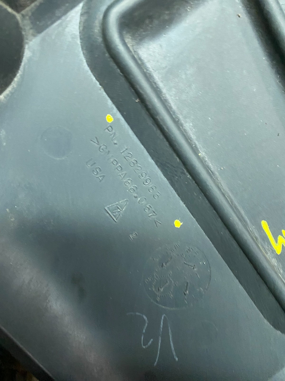 2007 to 2008 GMC Acadia 3.6L VVT Engine Cover Shield OEM W5775 DG8