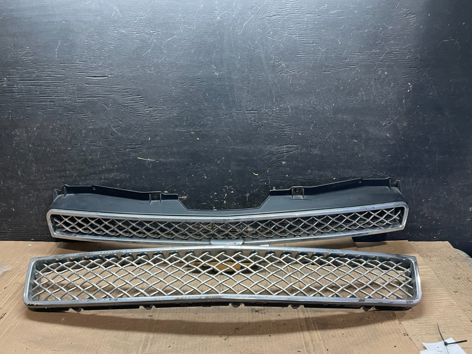 2007 to 2014 Chevrolet Tahoe Suburban Lower Upper Grill Grille Set Oem W2264 DG0