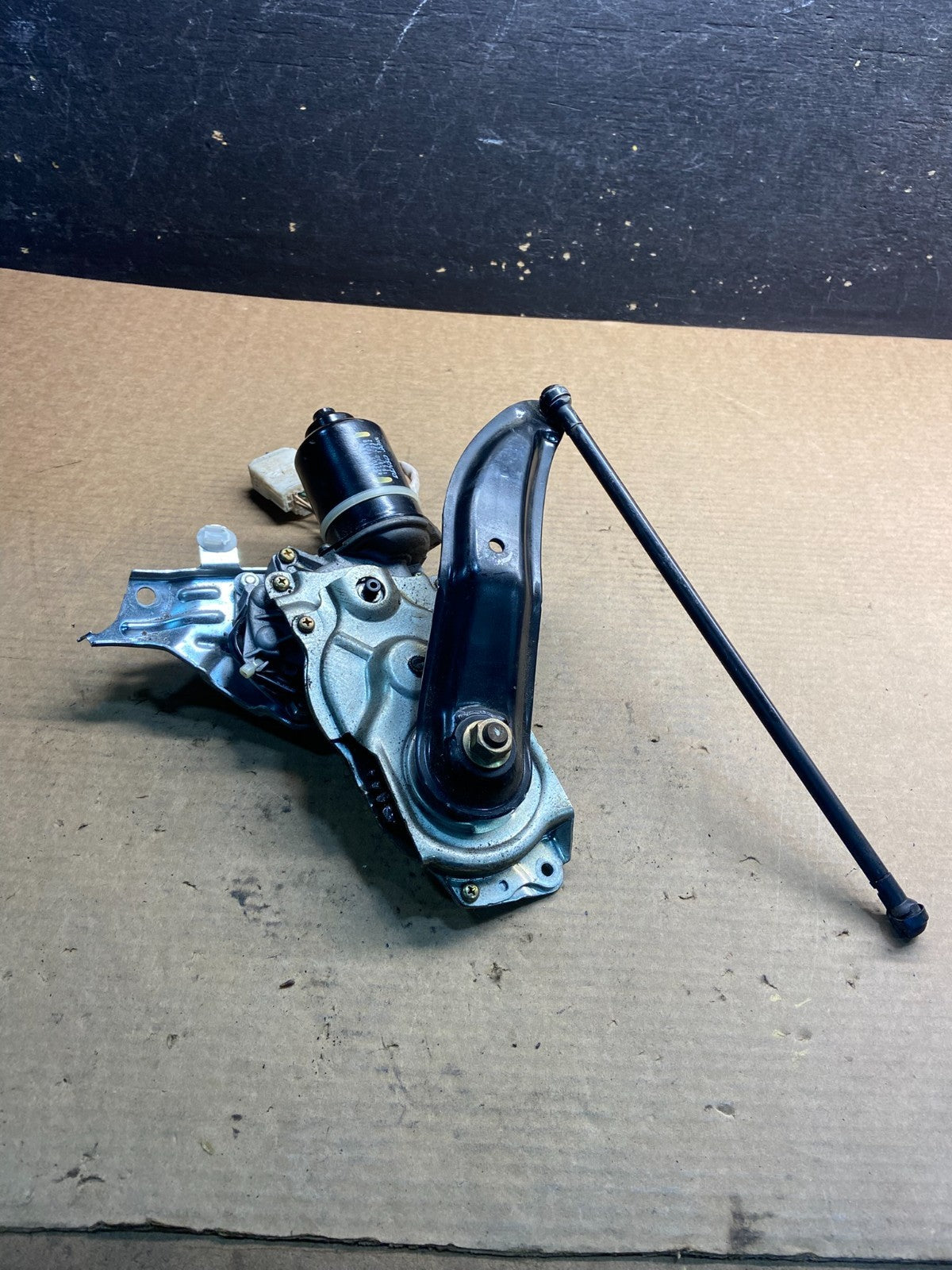 2004 2010 Toyota Sienna Liftgate Motor Trunk Lift Actuator AA0668 DG3