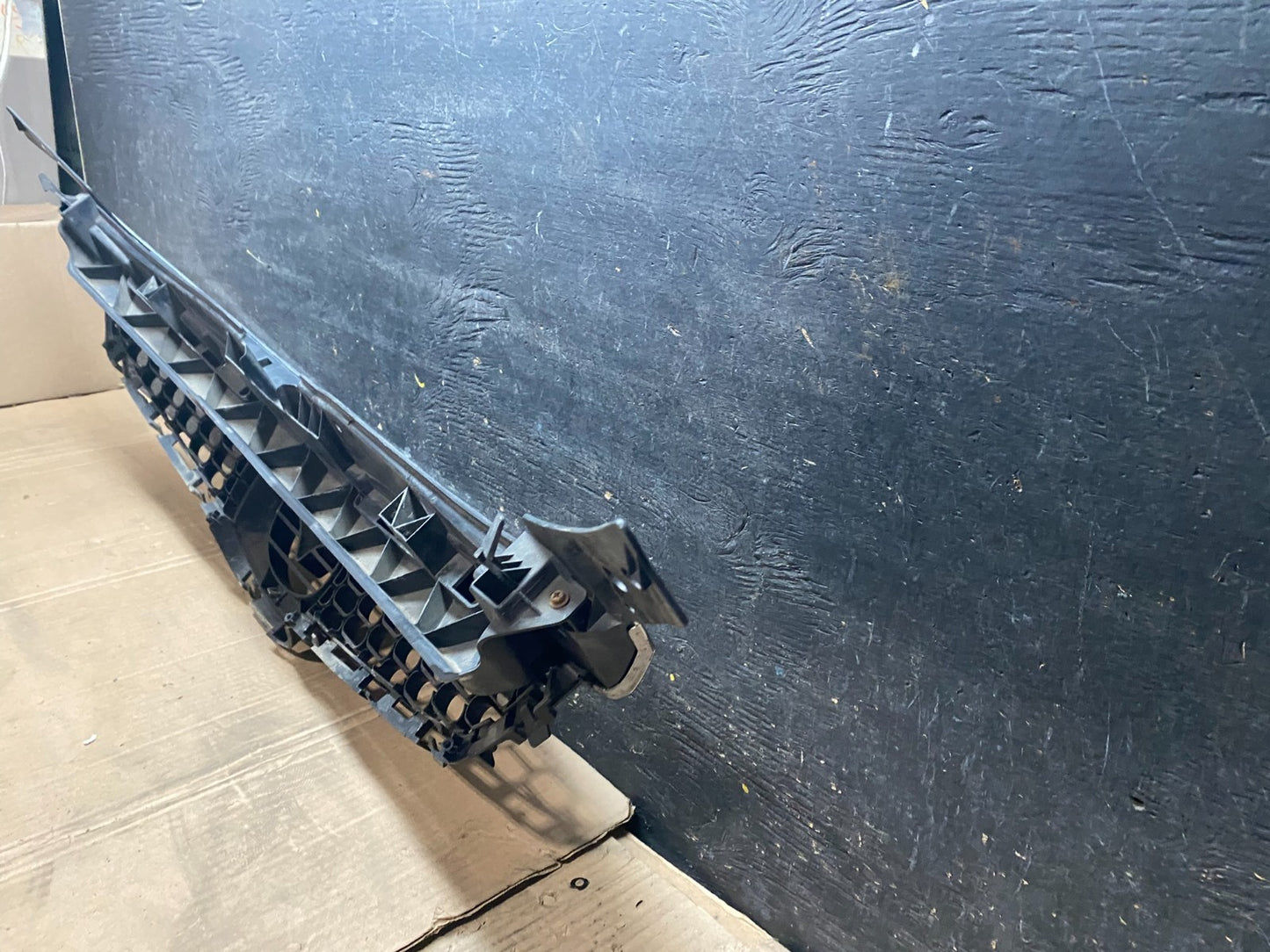 2007 - 2009 Mazda CX9 CX-9 Front Upper Grill Grille Emblem OEM V9947 DG6