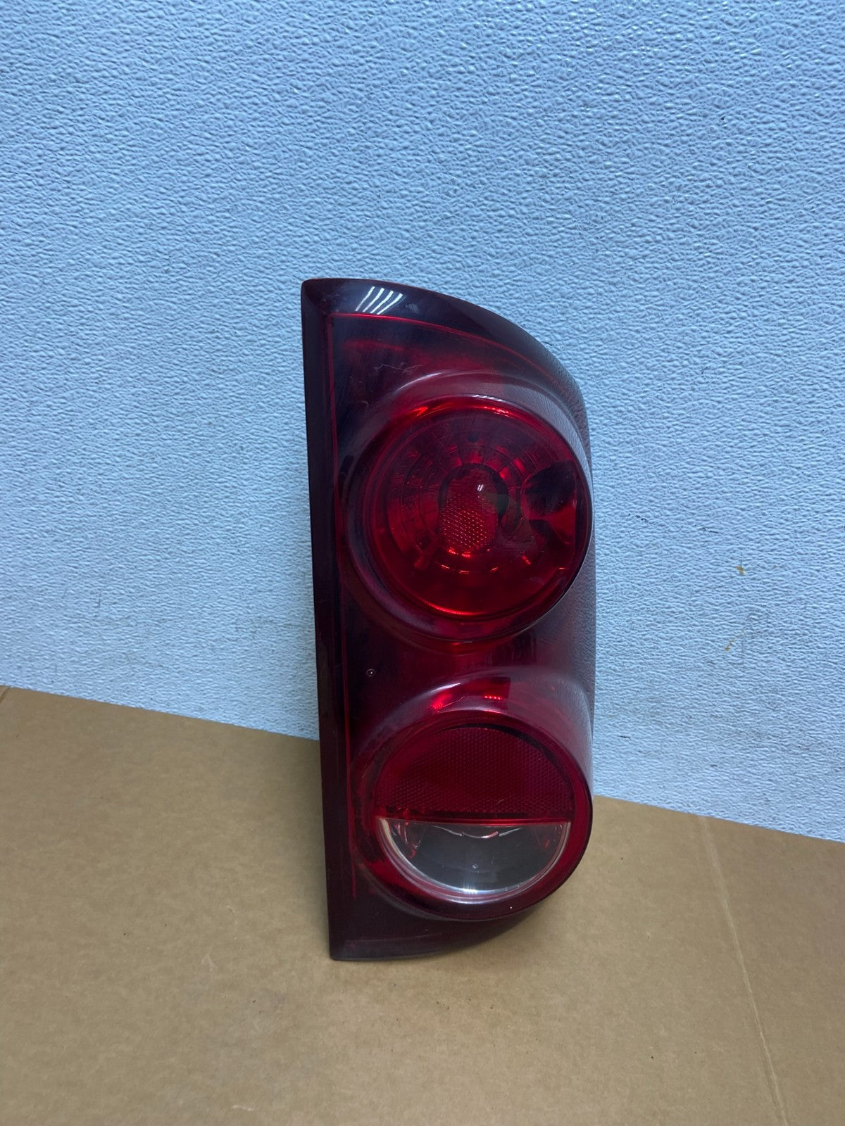 2007 - 2009 Dodge Ram 1500 2500 Right Passenger Rh Side Tail Light AD8878 DW2
