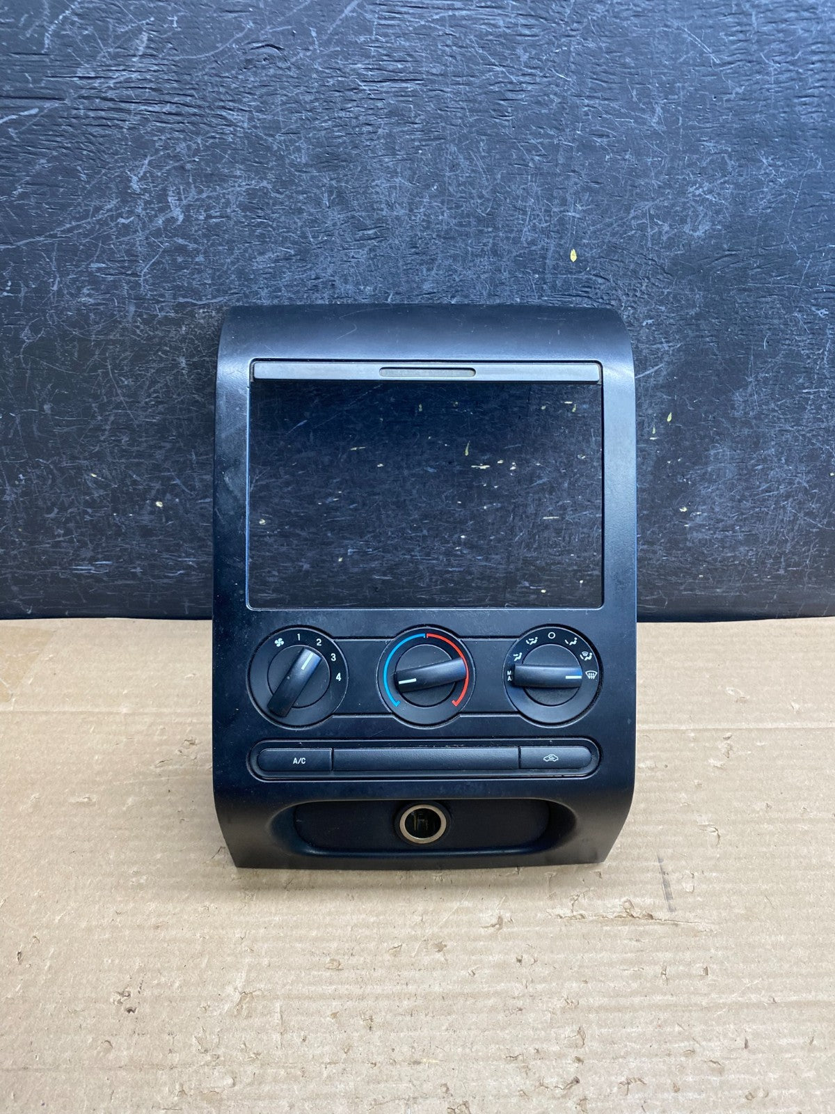 2004 to 2008 Ford F150 Radio Climate Dash Bezel Surround Black AG8374 DG0