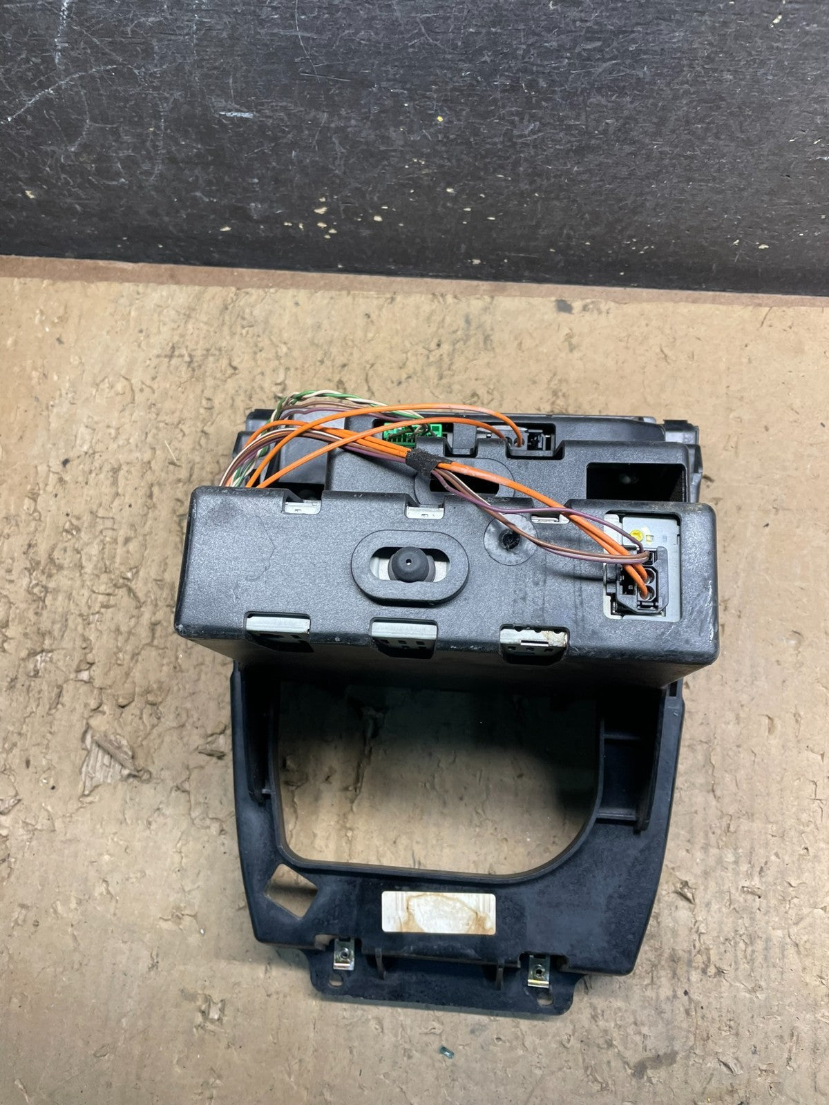 2003-2006 Volvo XC90 Center Climate Control Radio Panel Bezel W6940 DG2