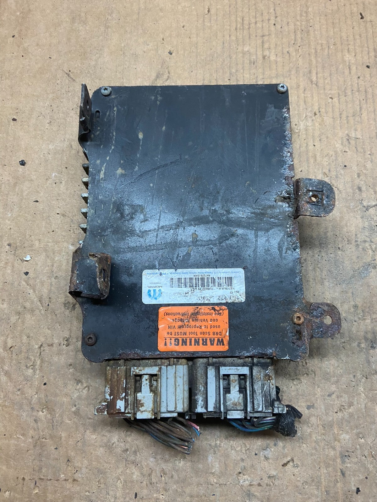 2001 Dodge Caravan Town Country 2.4 ECU ECM Module 04727039AA H64642