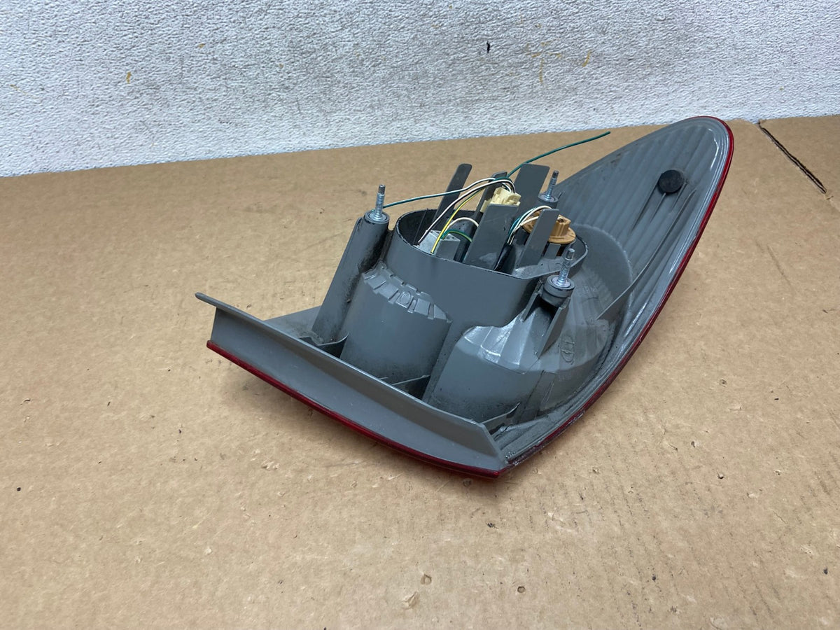 2005 - 2008 Toyota Corolla Right Passenger RH Side Tail light AI3358 LK4