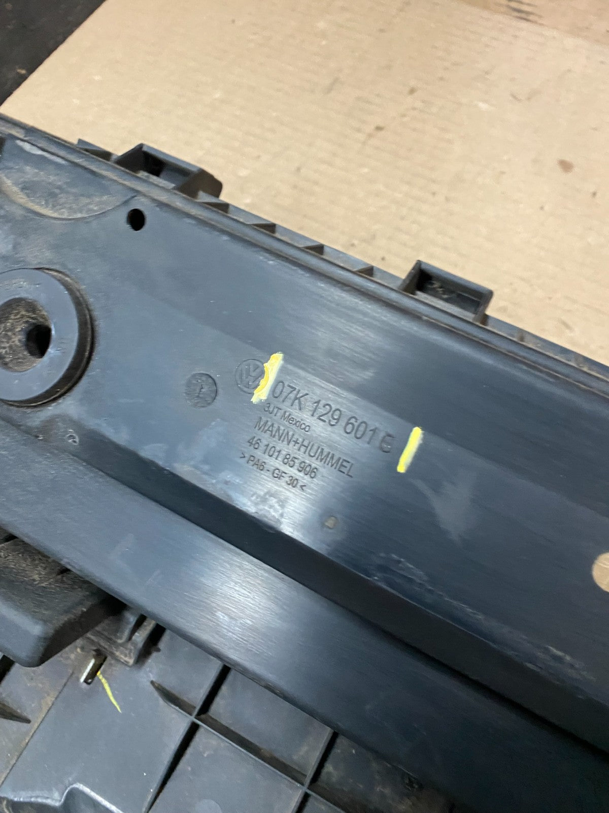 2005 to 2008 Volkswagen Jetta 2.5L Passat Jetta Engine Cover 07k129601 U7735 DG8
