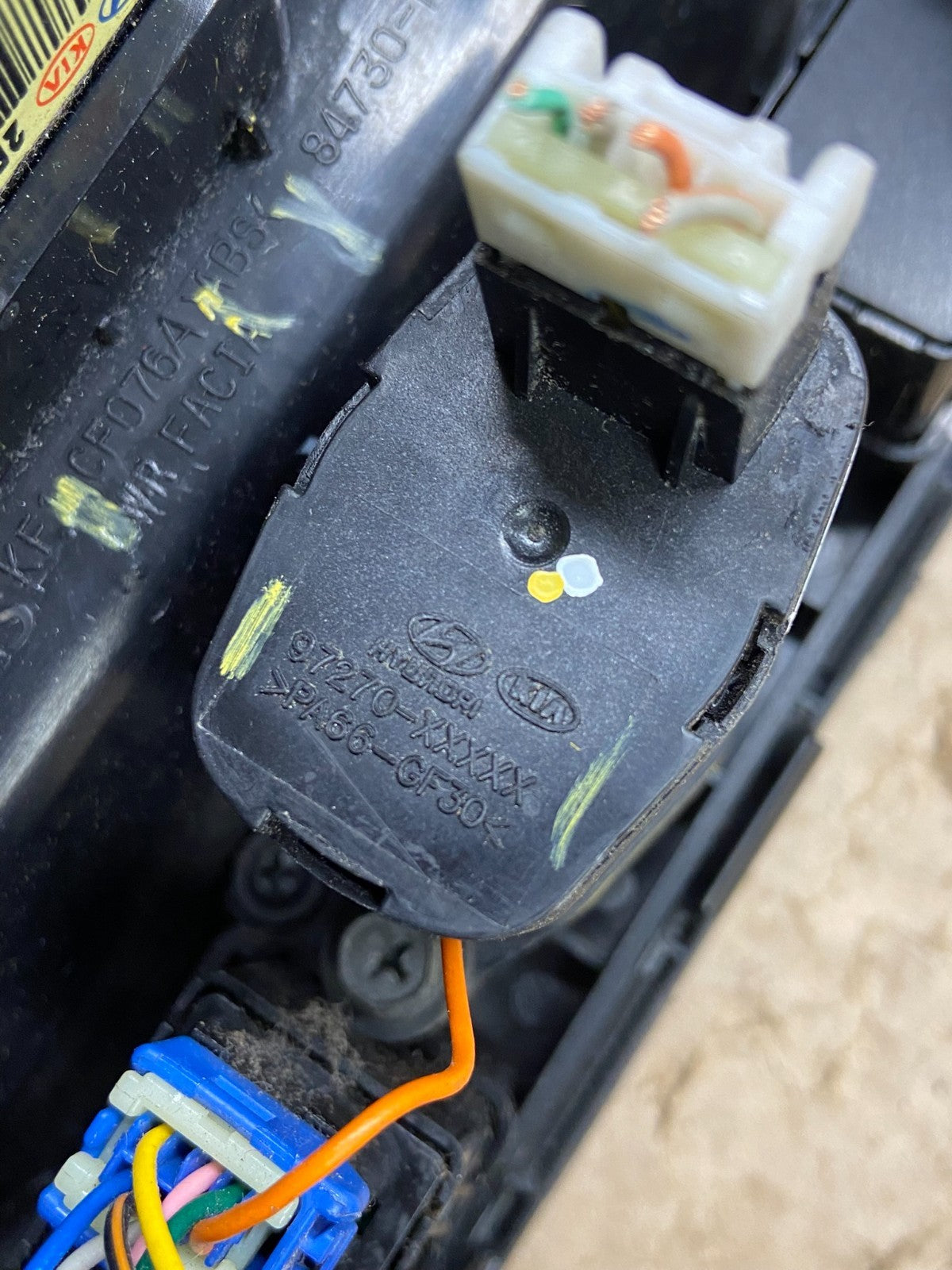 2011 to 2013 Kia Sorento Seat Heat Temperature Switch AUX X6358 PS5