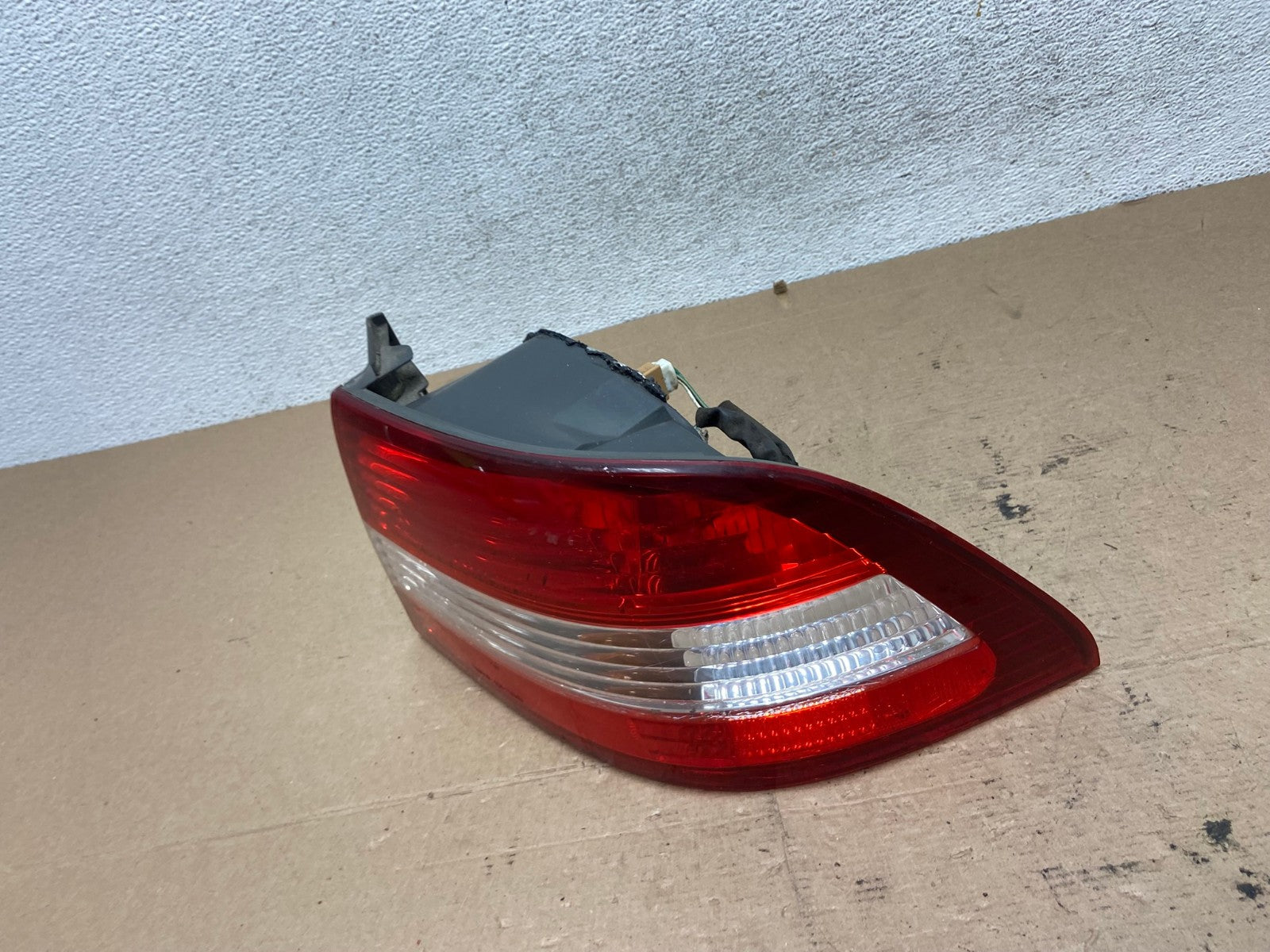 2000 2001 Lexus ES300 Outer Right Passenger RH Side Tail Light AF4678 LK1