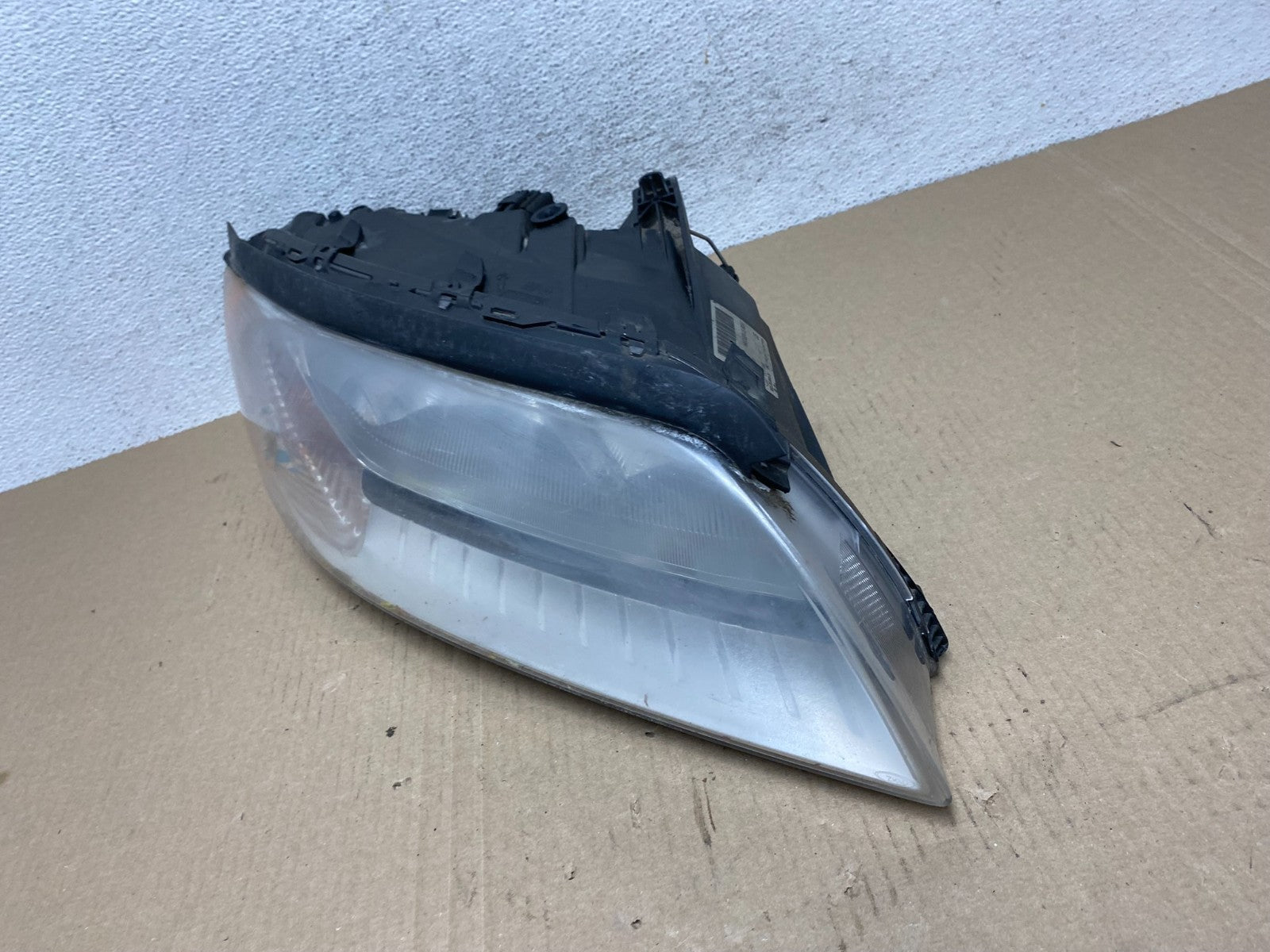 2008 to 2013 Volvo XC70 V70 S80 Right Passenger Side Halogen Headlight AF5782 DW1