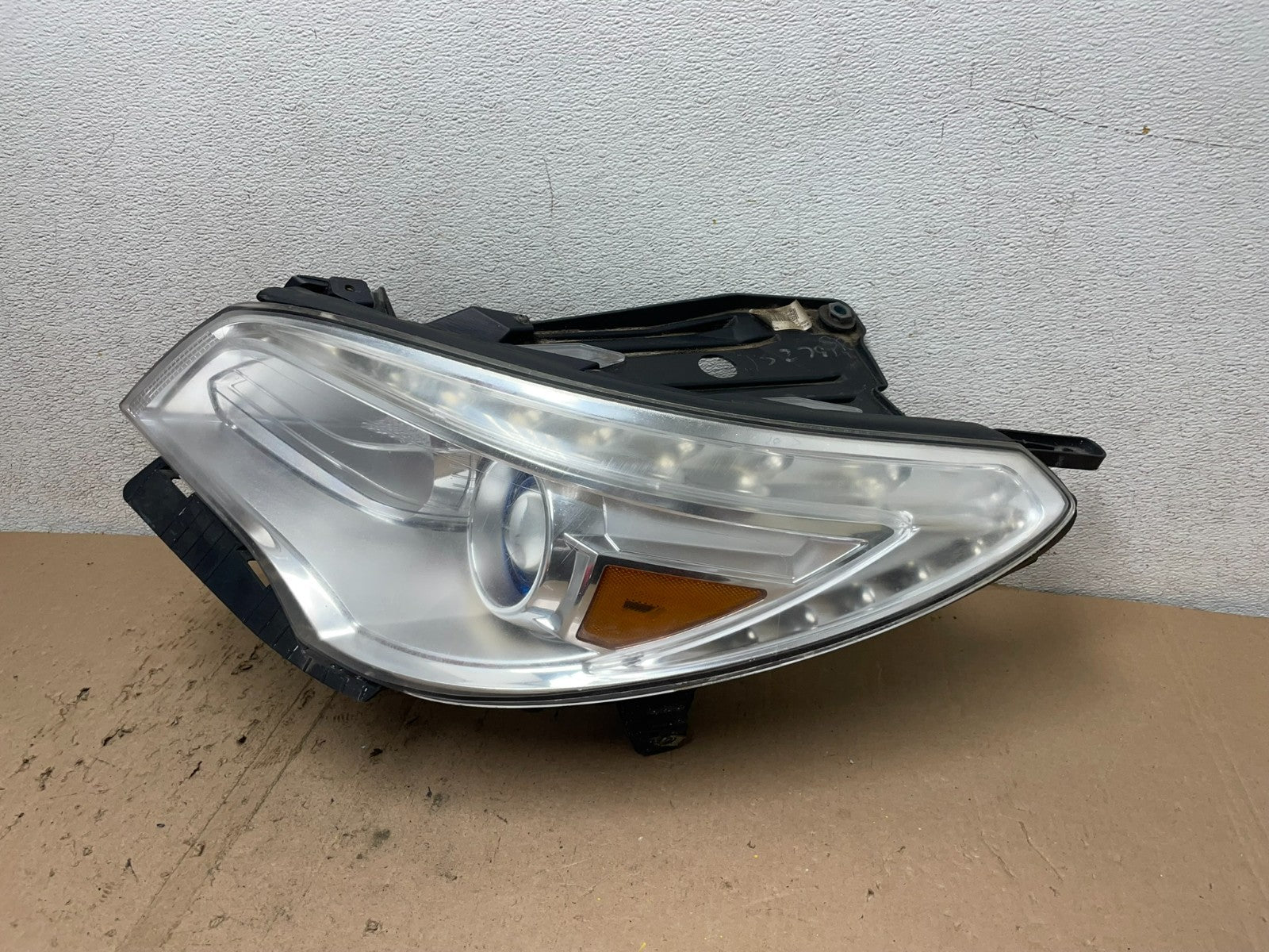 2013-2017 Buick Enclave Left Driver Headlight Xenon Hid One Ballast OEM Q5063 DW1