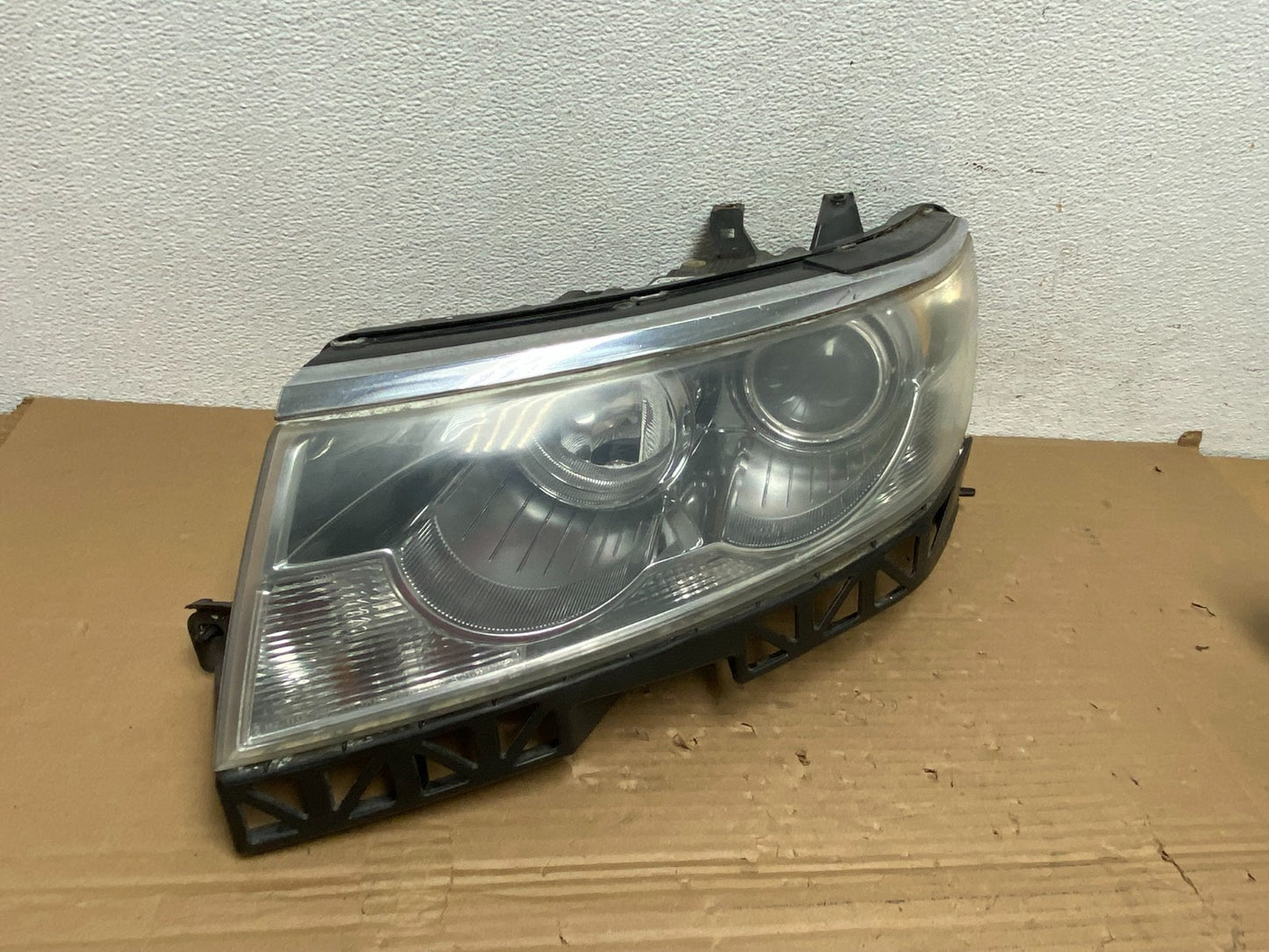 2006 to 2009 Lincoln MKZ Zephyr Left Driver Headlight Xenon AD4242 DW2