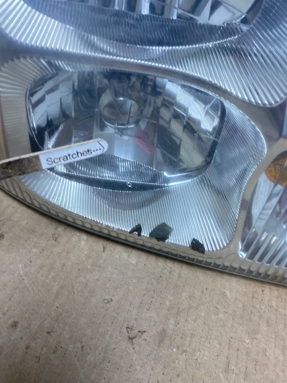 2002-2006 Cadillac Escalade Right Passenger Side Xenon Headlight AF9633 DW3