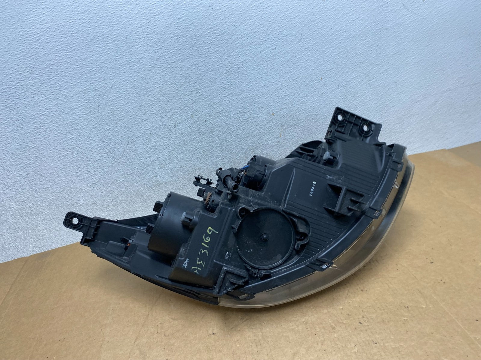 2014 - 2018 Kia Soul Left Driver LH Projector Halogen Headlight AE3169 DG7