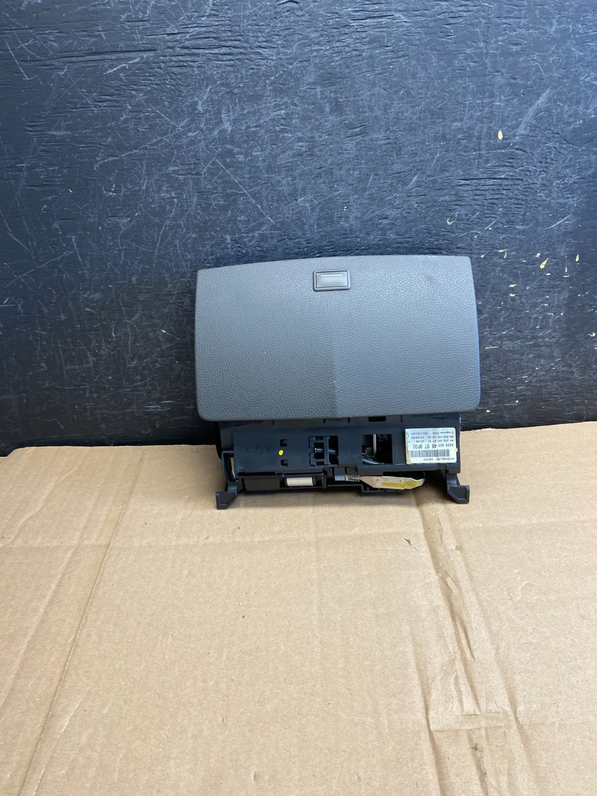 2008 to 2011 Mercedes W204 C300 Dashboard Navigation Display AI5970 Dg0