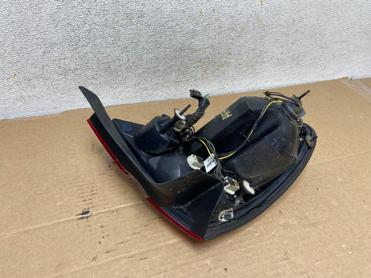 2005 to 2009 Buick Lacrosse Right Passemger RH Side Tail Light AH7855 LK4