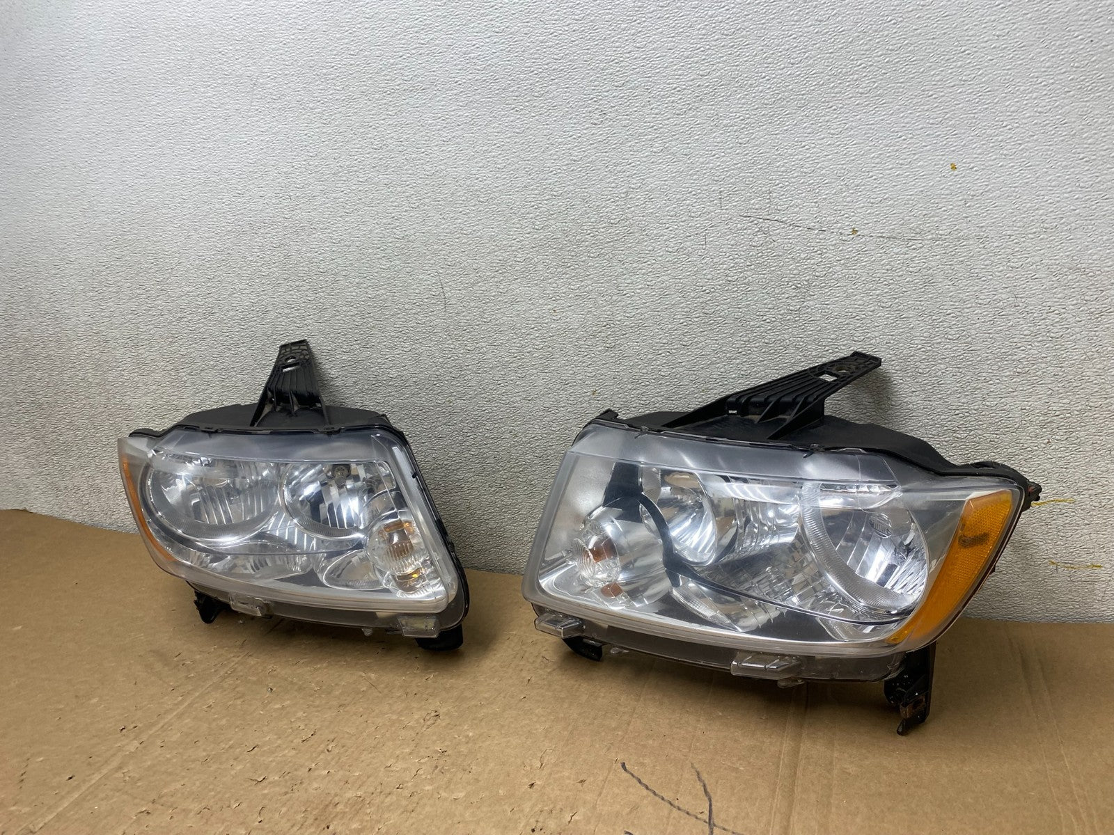 2011-2013 Jeep Grand Cherokee Left+Right Halogen Headlights U9907 DW1