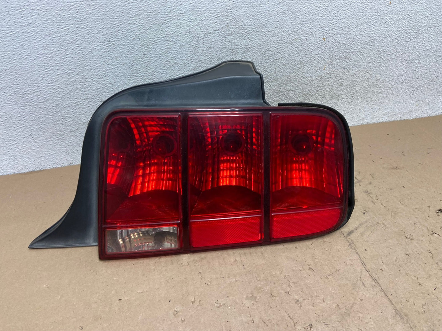 2005 - 2009 Ford Mustang Right Passenger RH Side Tail Light AG5633 LK0