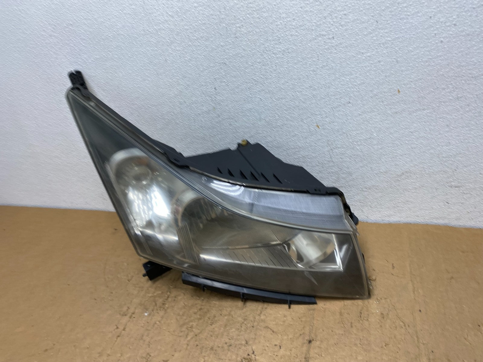 2011 to 2015 Chevrolet Cruze Halogen Right Passenger Rh Headlight AD0548 DW1