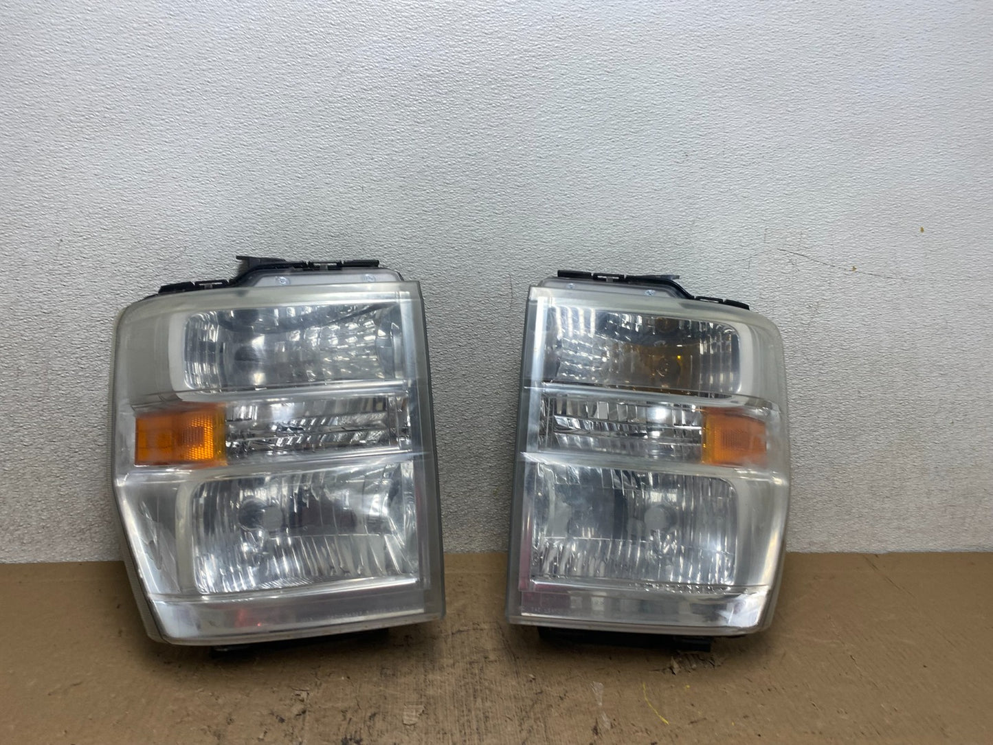 2008-2014 Ford Econoline E150 E250 E350 Left+Right Headlights Q8195 DW0