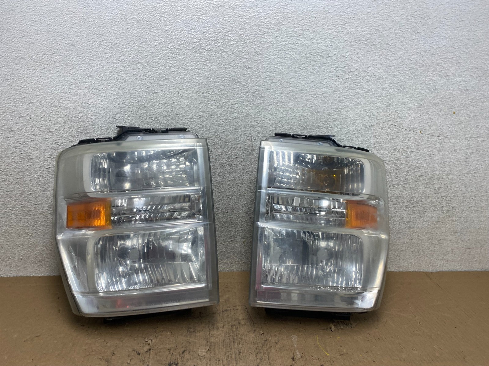 2008-2014 Ford Econoline E150 E250 E350 Left+Right Headlights Q8195 DW0