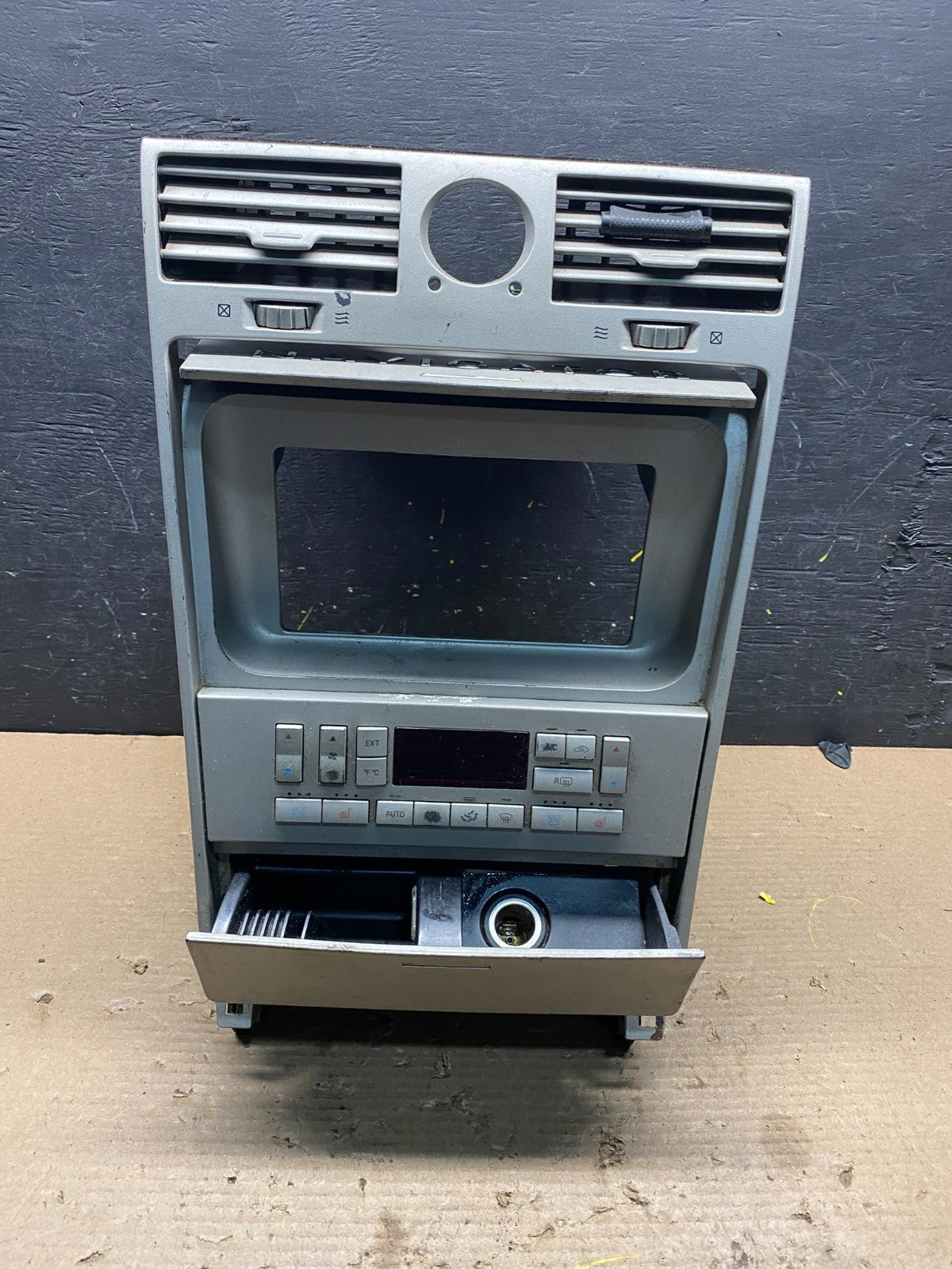 2003 to 2006 Lincoln Navigator Climate Control Bezel Air Vent Dash Trim S8928 DG4