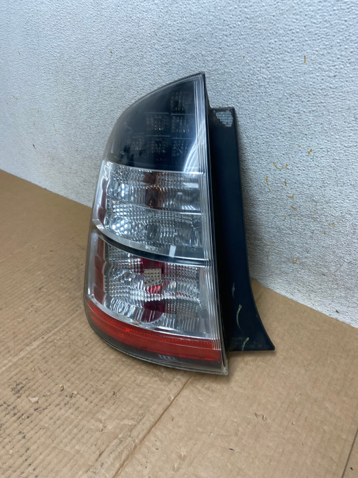 2004 2005 Toyota Prius Tail Light Left Driver Lh Side AI6541 LK1