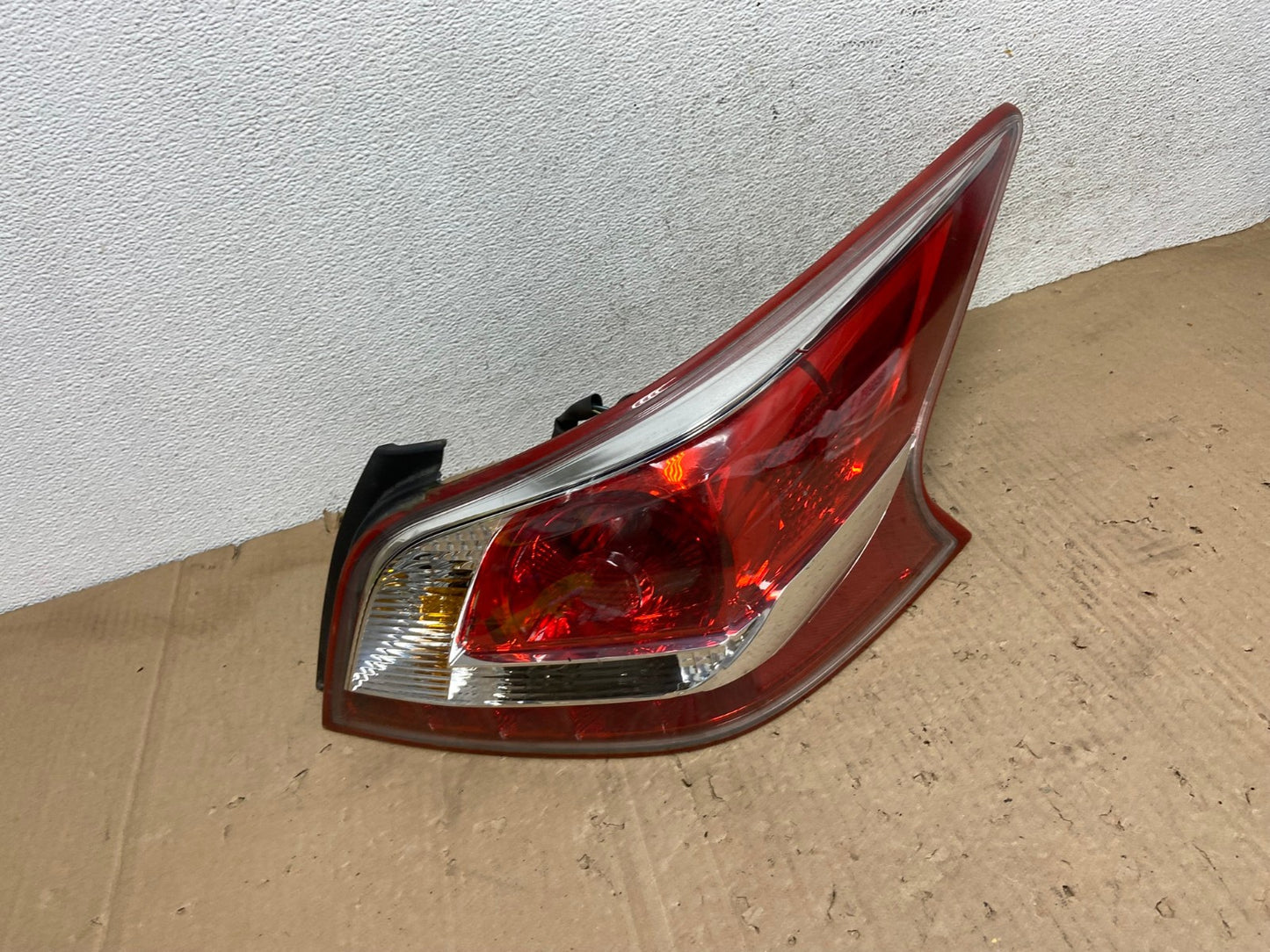 2013 2014 2015 Nissan Altima Right Passenger RH Side Tail Light AE9332 LK2