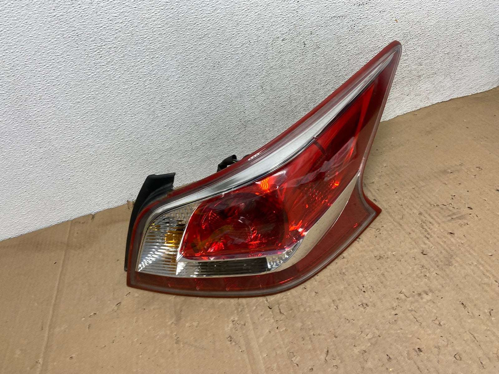 2013 2014 2015 Nissan Altima Right Passenger RH Side Tail Light AE9332 LK2