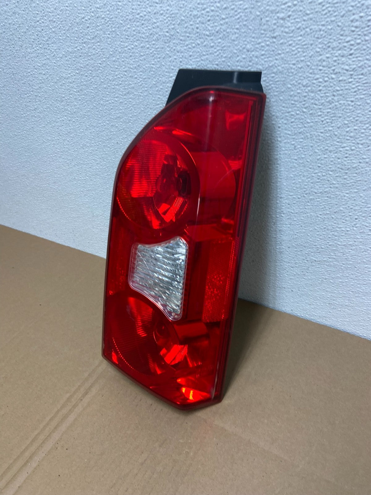 2005 to 2015 Nissan Xterra Right Passenger Rh Side Tail light AB6772 DW1