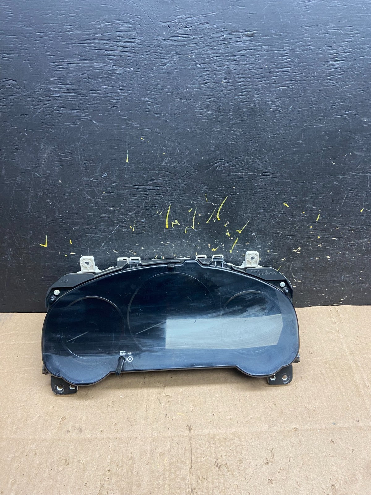 2006 Toyota Sienna Speedometer Cluster Gauge OEM Z1610 DG0