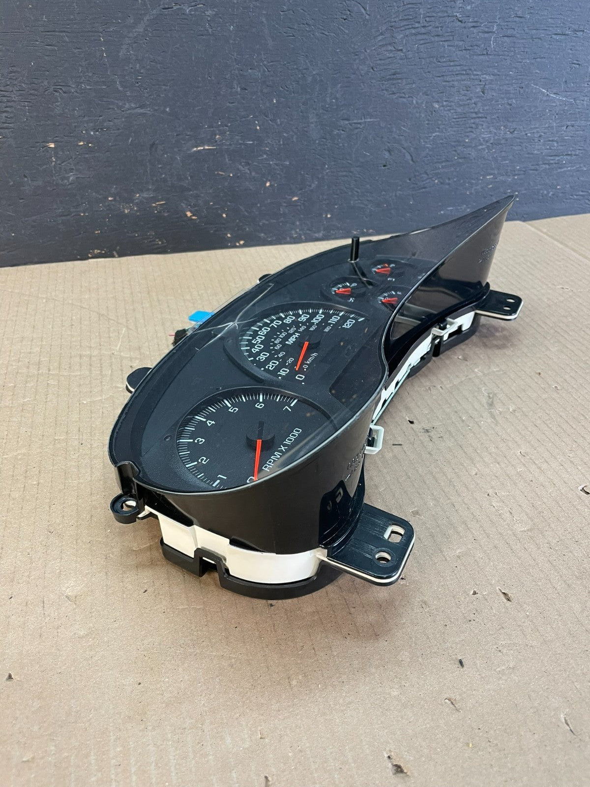 2002 to 2005 Chevrolet Trailblazer Speedometer Cluster Gauge AE3669 DG1
