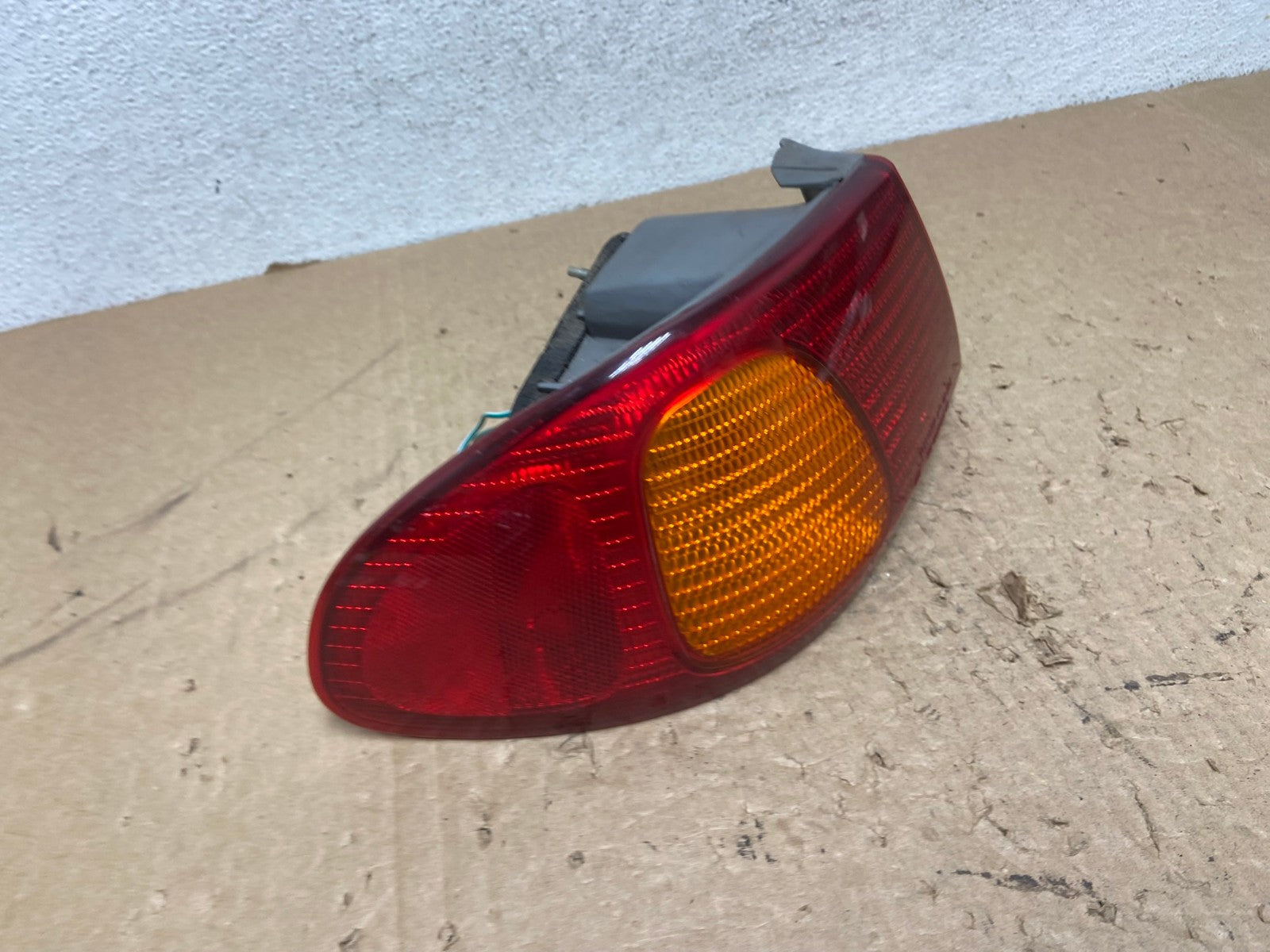 1998 1999 2000 Toyota Corolla Left Driver Lh Side Tail light AG1346 LK2