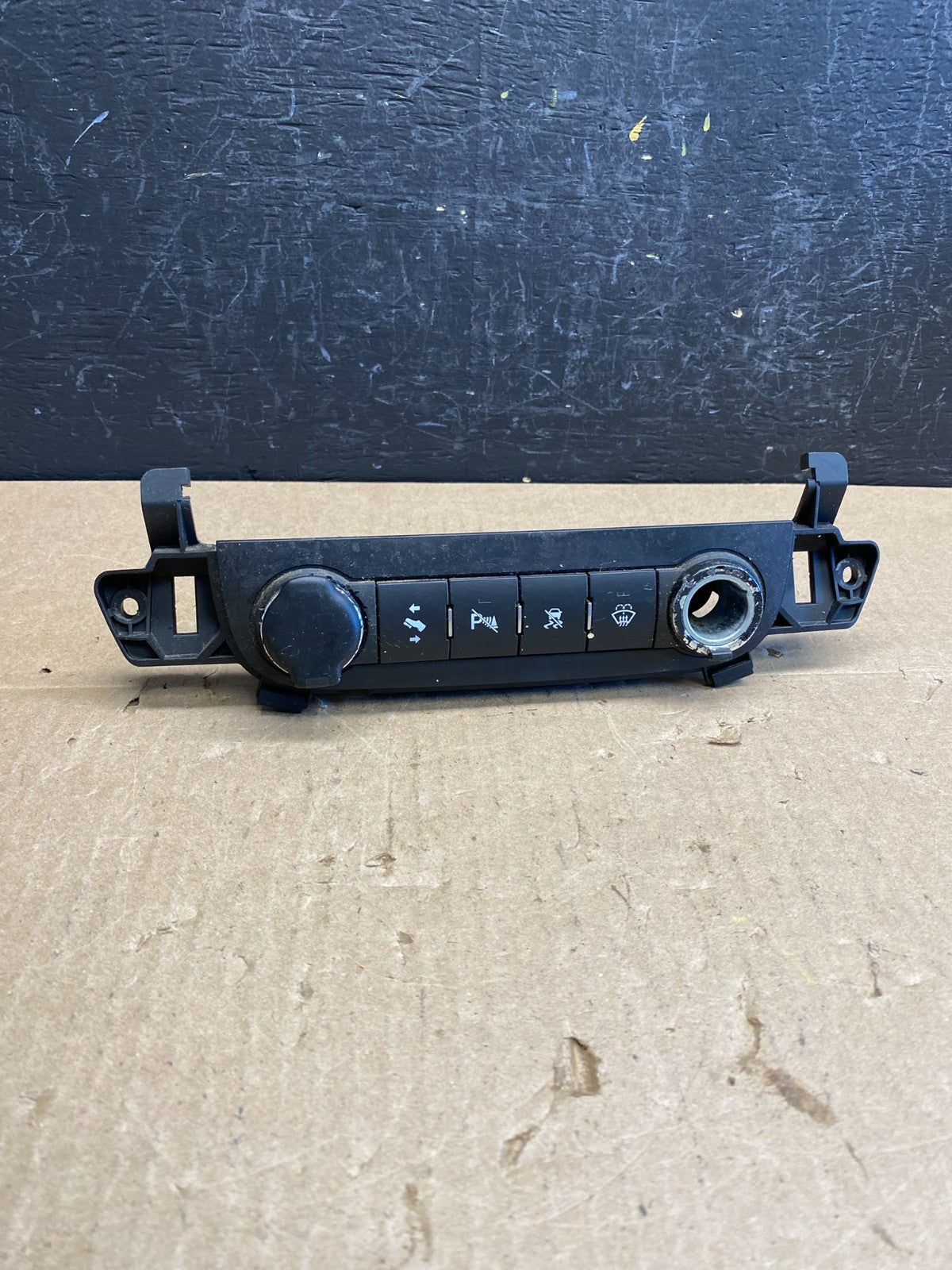 2007 - 2014 Chevrolet Tahoe Yukon Pedal Traction Control Switch ac6359 DG0