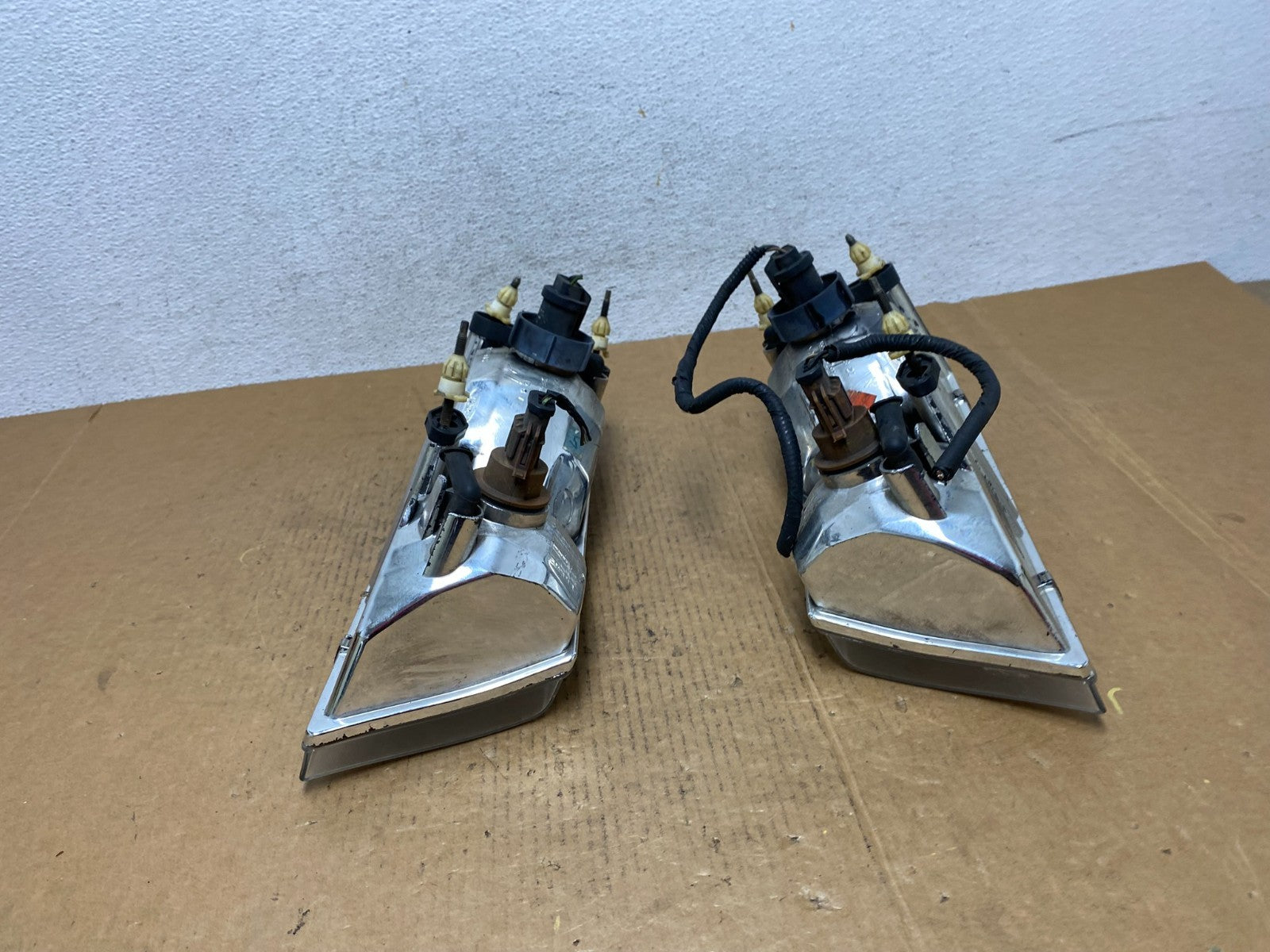 1998 to 2002 Mercury Grand Marquis Left+Right Set Halogen Headlight AE0558 DG9
