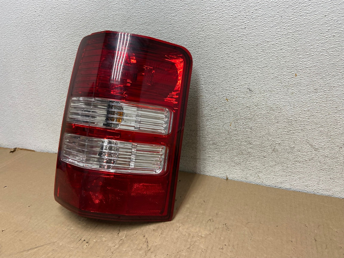 2008 to 2012 Jeep Liberty Right Passenger RH Side Tail Light AG8052 LK2