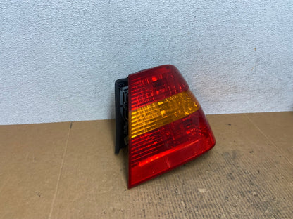2002 - 2005 BMW 3 E46 Series Right Passenger RH Side Tail Light AE2600 LK2