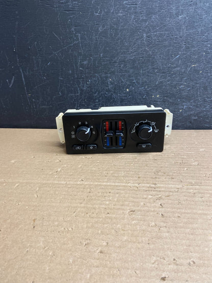 2003 to 2006 Chevrolet Silverado HVAC Heater Climate Control Module AG03540
