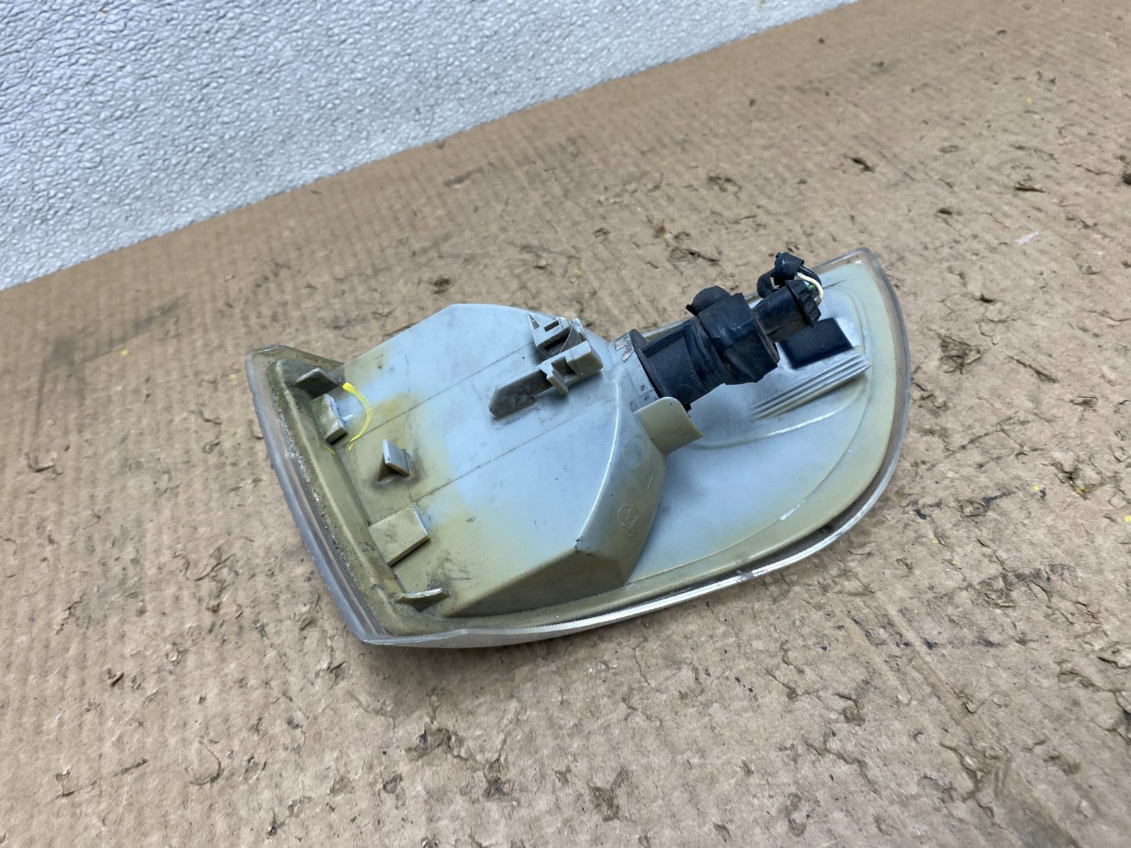 1998 to 2001 Volvo C70 Left Driver LH Side Turn Signal OEM W7993 DW7