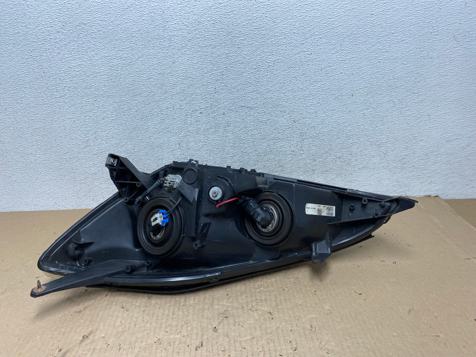 2004-2005 Toyota Sienna Right Passenger Halogen Headlight TYC AE8816 LK5