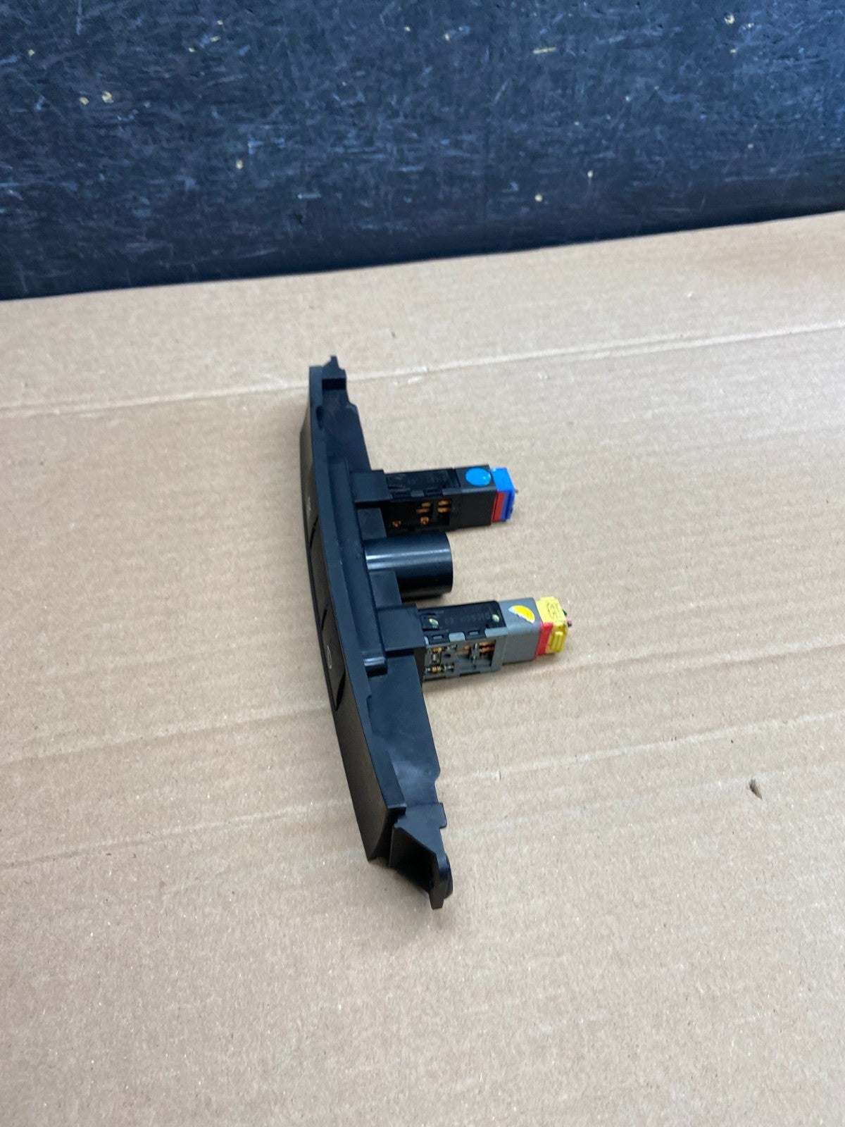 2006 - 2012 Kia Sedona Entourage Front Wiper Switch ESC OFF AG4973 DG2