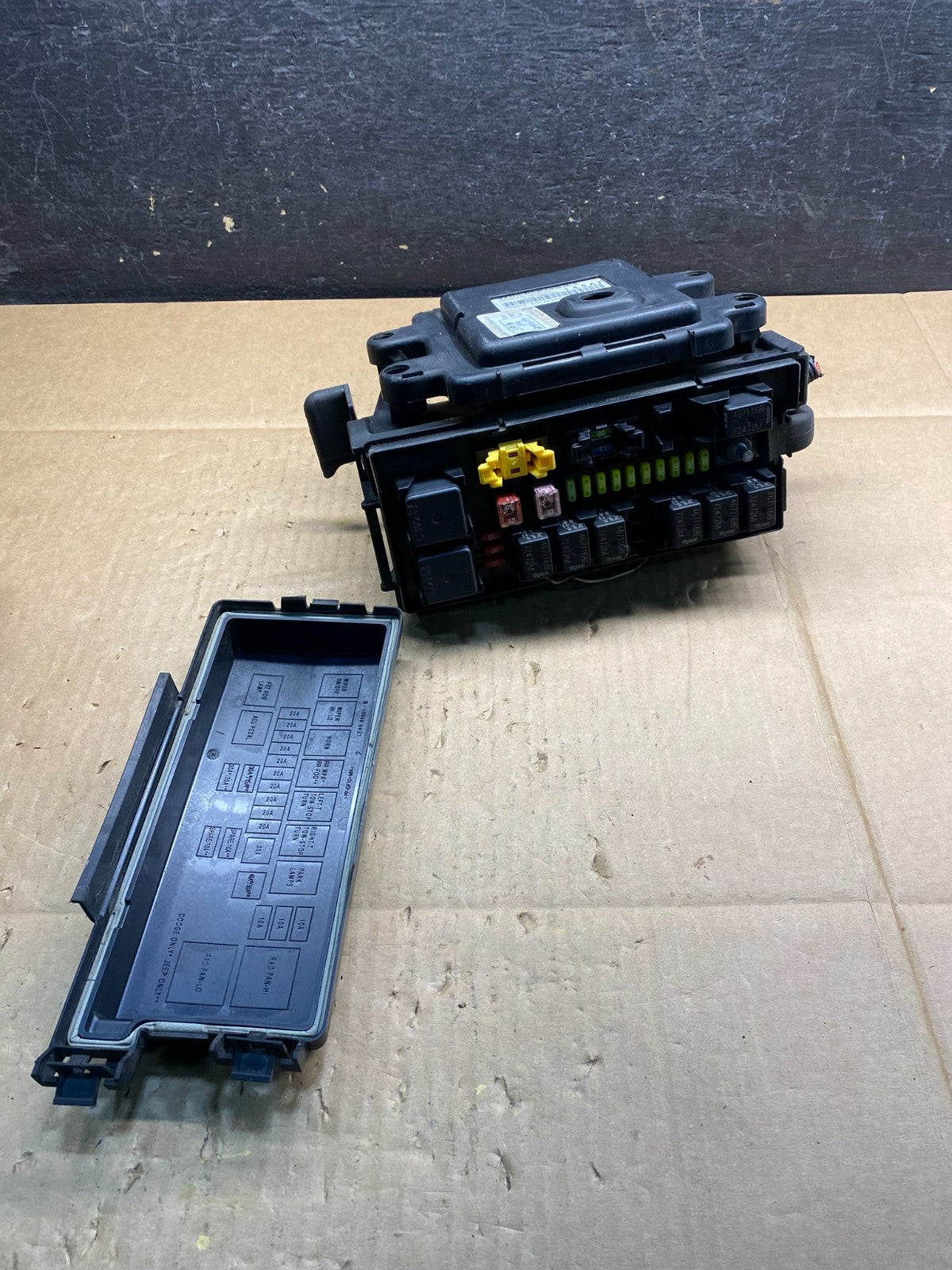 2005 2006 Jeep Grand Cherokee Fuse Box Multi-Function Relay Module OE ai7723 DG1